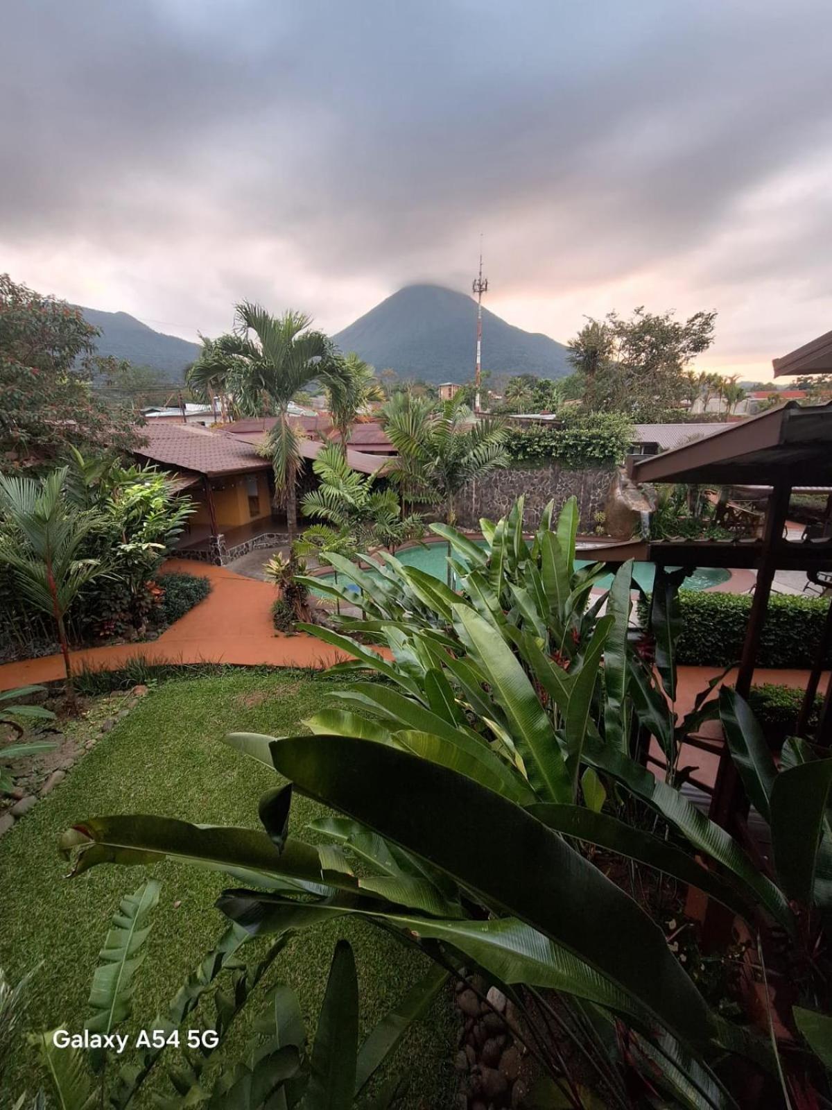 Hotel Iris Arenal La Fortuna Luaran gambar